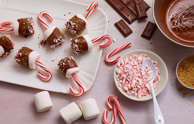 HERSHEY'S S'mores Pops with Candy Cane