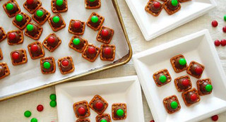 Easy Pretzel Holiday Cookies