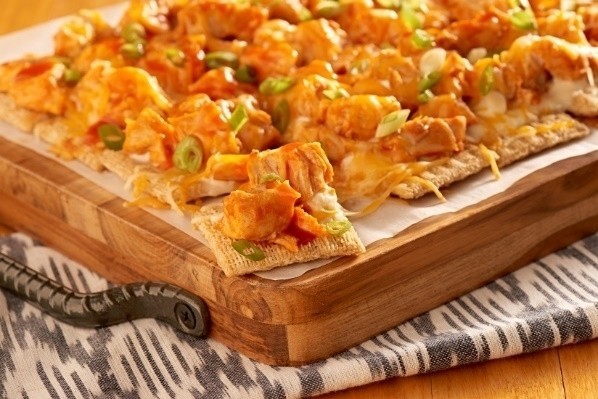 Buffalo Chicken Pull-Apart TRISCUIT "Pizza"