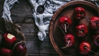Spooky Halloween Treats: Black Tea Candied Apples