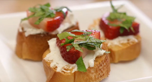 Strawberry & Goat Cheese Crostini