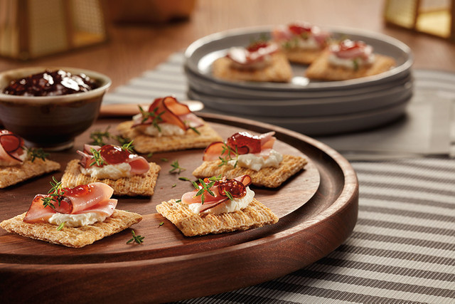 TRISCUIT Ham, Cheese & Jam Toppers