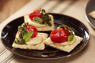 Roasted Tomato & Hummus TRISCUIT Toppers