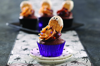NUTTER BUTTER Trick-or-Treat Cupcakes