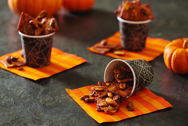 Chili-Spiced WHEAT THINS Snack Mix