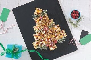 TRISCUIT Orange, Cranberry and Goat Cheese Tree