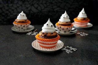 Ghostly CHIPS AHOY! Devil's Food Cupcakes