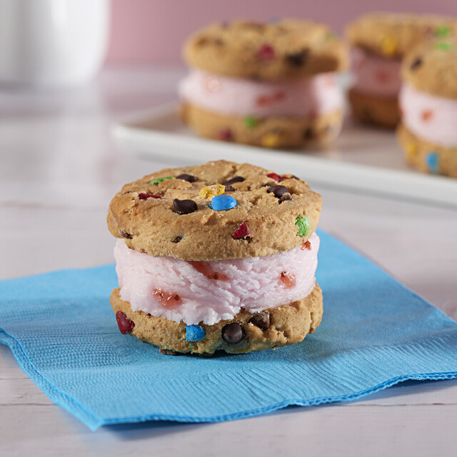 Chips Ahoy! Candy Blasts Ice Cream Sandwiches