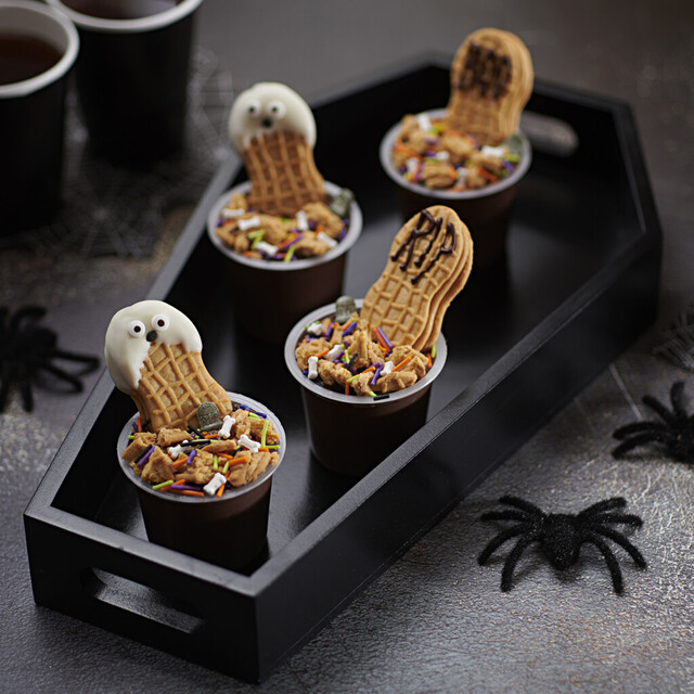Easy Graveyard Dirt Cups