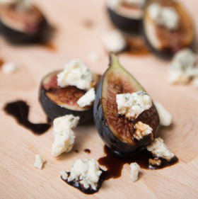 Figs with Blue Cheese and IZZE® Sparkling Pomegranate Glaze